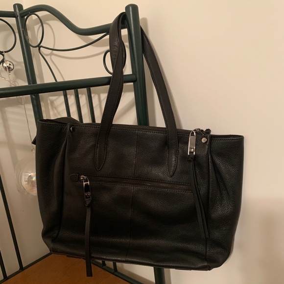 Black All Leather Tote w Zipper Tote Tahari - Picture 2 of 6